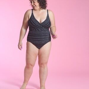 Dreamsuit One Piece Black Wrap full coverage Swimsuit Adjustable Straps 10